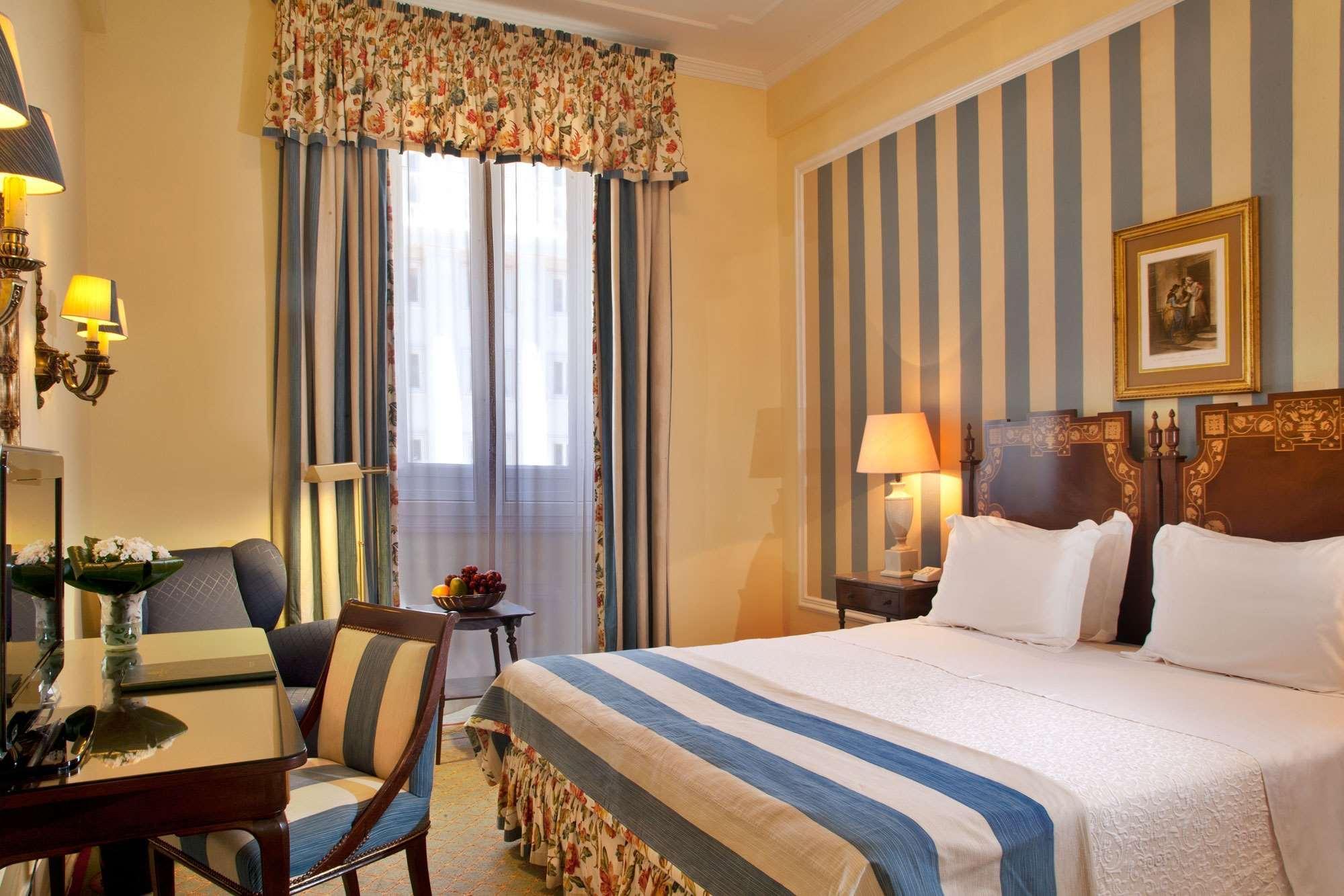 Hotel Avenida Palace Lisboa Εξωτερικό φωτογραφία A room at the hotel