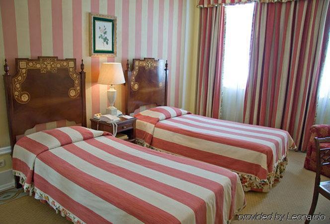 Hotel Avenida Palace Lisboa Δωμάτιο φωτογραφία A room at the hotel