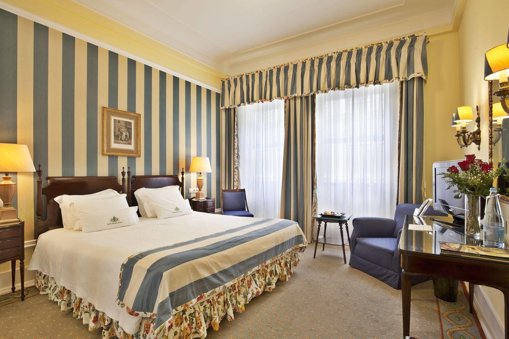 Hotel Avenida Palace Lisboa Εξωτερικό φωτογραφία A room at the hotel