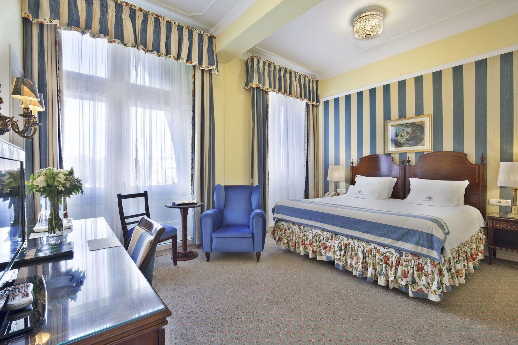 Hotel Avenida Palace Lisboa Εξωτερικό φωτογραφία A room at the hotel
