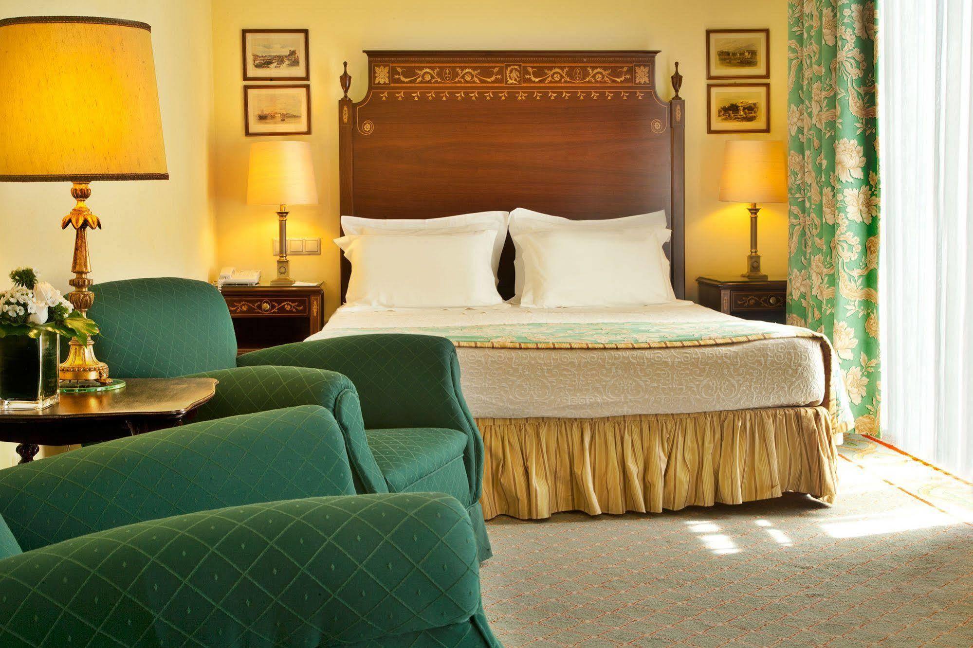 Hotel Avenida Palace Lisboa Εξωτερικό φωτογραφία A room at the hotel