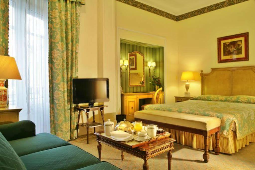 Hotel Avenida Palace Lisboa Δωμάτιο φωτογραφία A room at the hotel