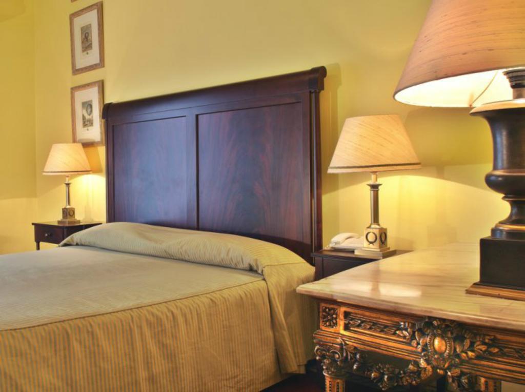 Hotel Avenida Palace Lisboa Δωμάτιο φωτογραφία A bedroom at the hotel