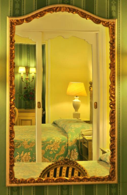 Hotel Avenida Palace Lisboa Εξωτερικό φωτογραφία A room at the hotel